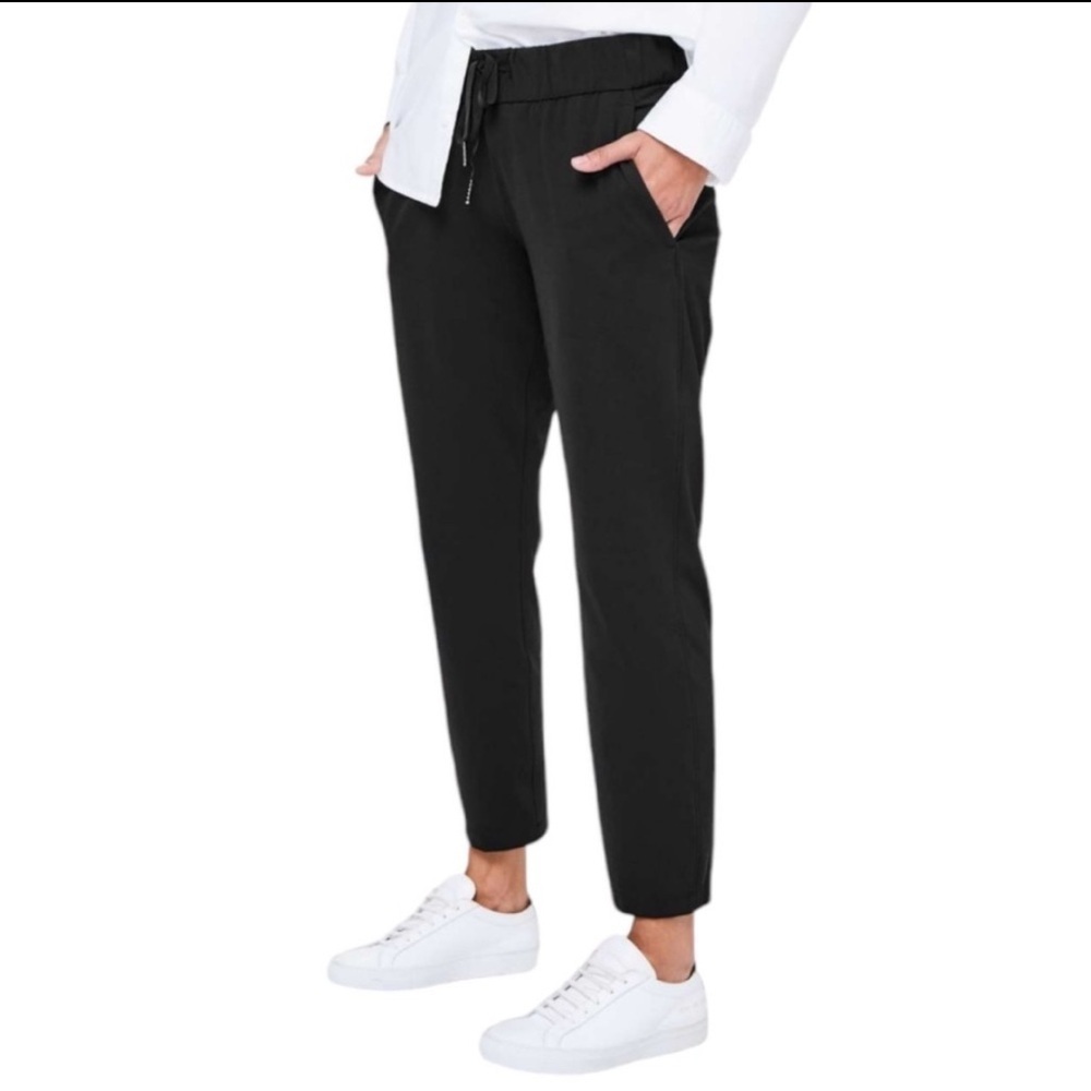 Lululemon On The Fly 7/8 Pant Black Minimalist Athleisure Travel